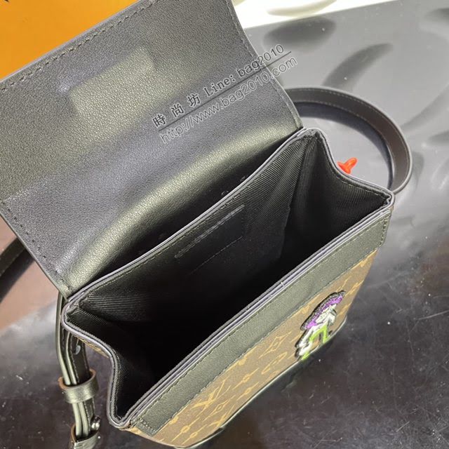 LOUIS VUITTON專櫃新款包包 路易威登Steamer Nano男士手袋 LV卡通刺繡老花郵差包 M80327  ydh4155